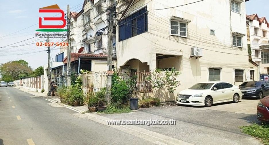 出租 和 出售 4 卧室 联排别墅 在 Mueang Nonthaburi, Nonthaburi