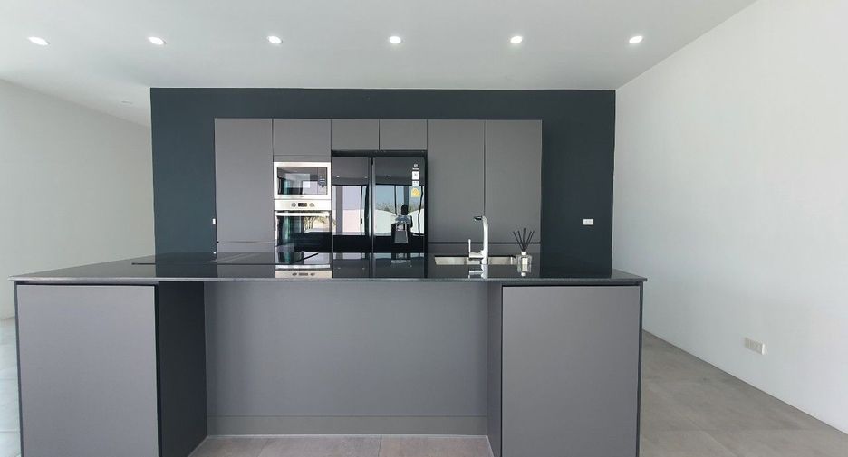 For sale 4 bedrooms villa in Cha Am, Phetchaburi