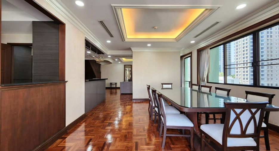For rent 4 bedrooms apartment in Pathum Wan, Bangkok