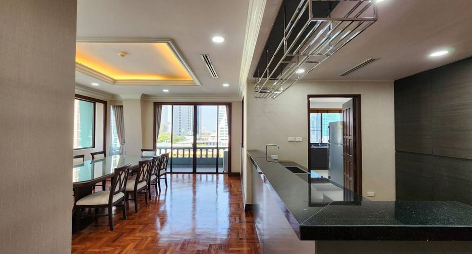 For rent 4 bedrooms apartment in Pathum Wan, Bangkok