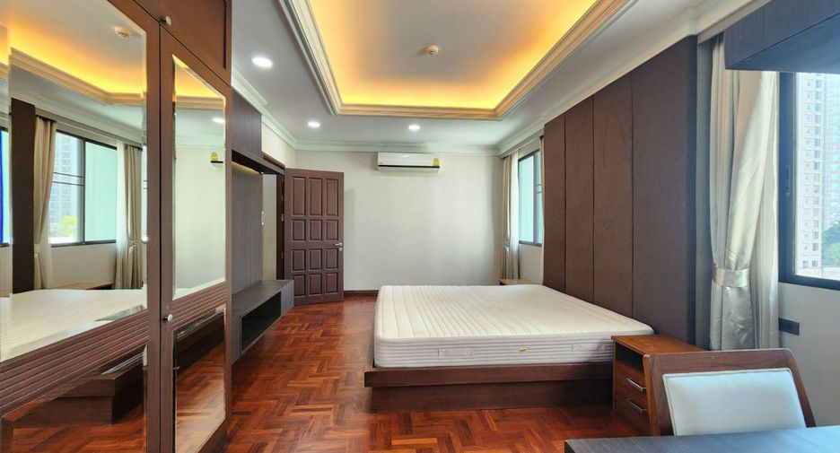 For rent 4 bedrooms apartment in Pathum Wan, Bangkok