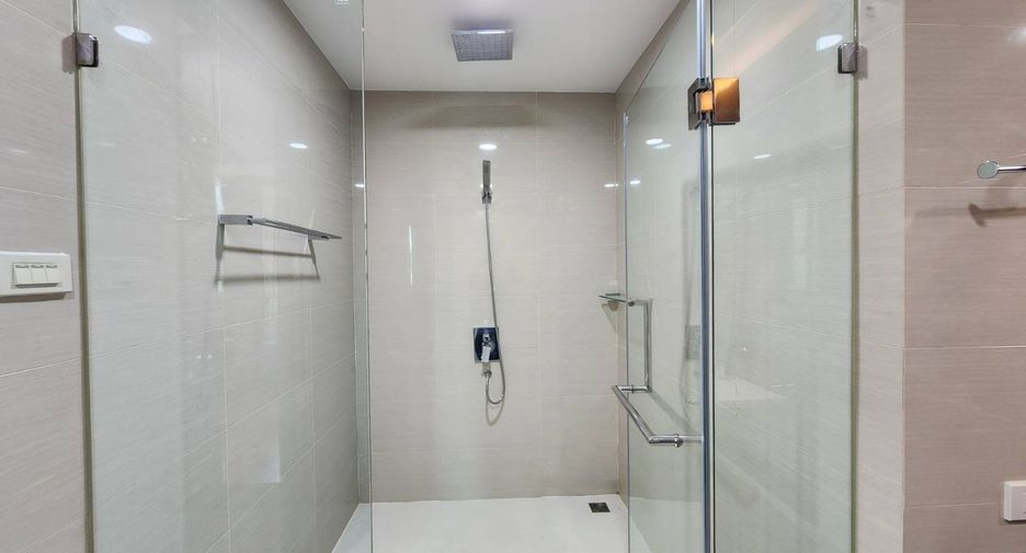 For rent 4 bedrooms apartment in Pathum Wan, Bangkok