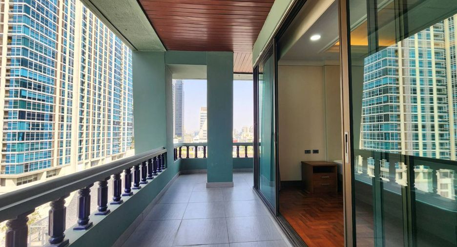 For rent 4 bedrooms apartment in Pathum Wan, Bangkok