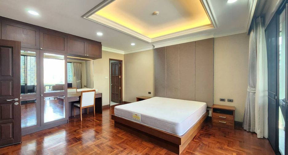 For rent 4 bedrooms apartment in Pathum Wan, Bangkok