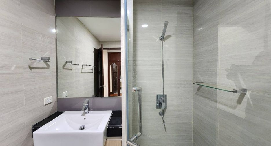 For rent 4 bedrooms apartment in Pathum Wan, Bangkok
