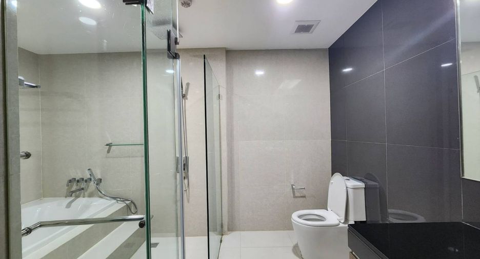 For rent 4 bedrooms apartment in Pathum Wan, Bangkok
