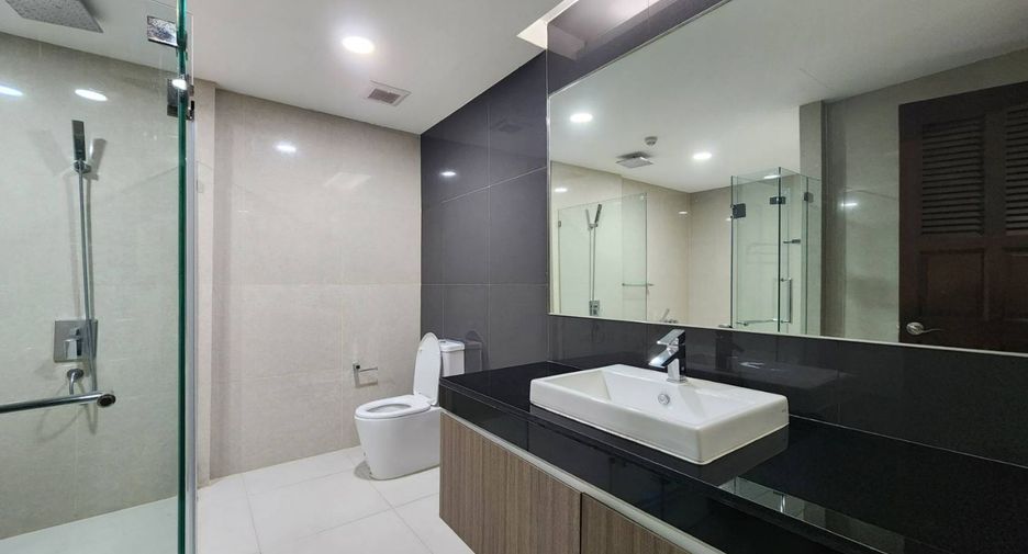 For rent 4 bedrooms apartment in Pathum Wan, Bangkok