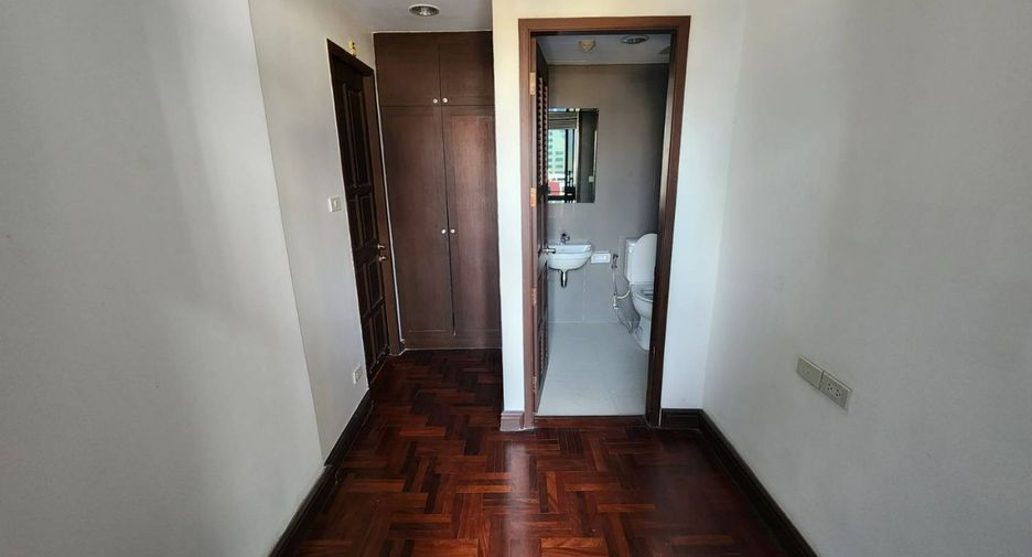 For rent 4 bedrooms apartment in Pathum Wan, Bangkok