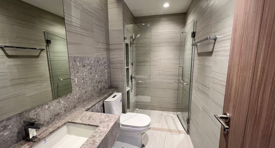 For rent 3 bedrooms house in Phra Khanong, Bangkok