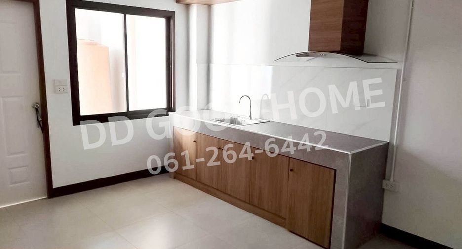 Аренда и продажа 2 спальни таунхаус в Mueang Lampang, Lampang