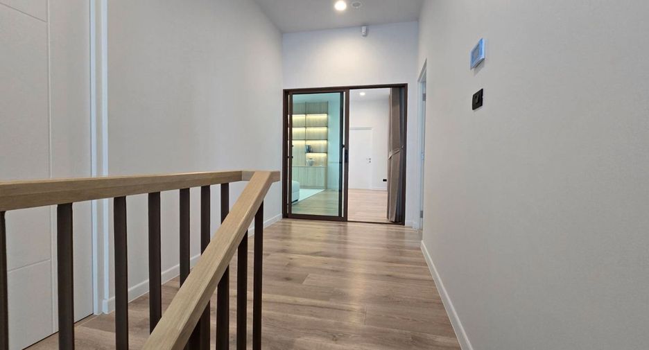 À vendre 4 chambres maison à Bang Kapi, Bangkok