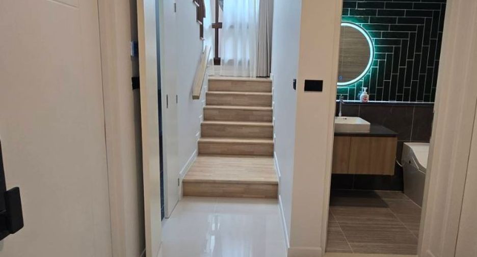 À vendre 4 chambres maison à Bang Kapi, Bangkok