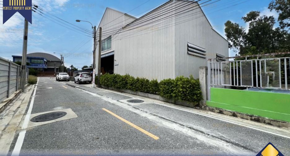 For sale 5 bed warehouse in Mueang Samut Prakan, Samut Prakan