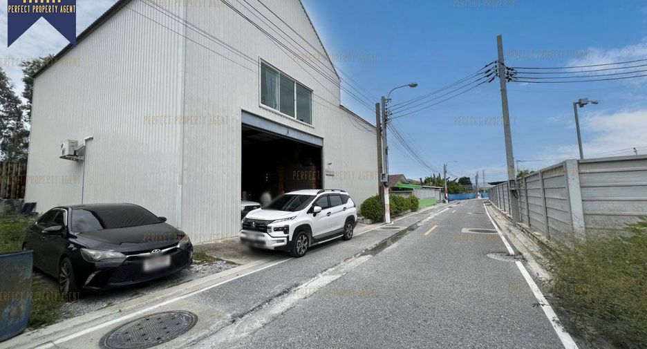 For sale 5 bed warehouse in Mueang Samut Prakan, Samut Prakan