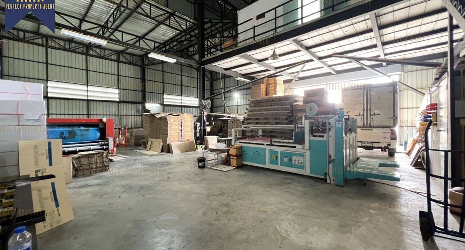 For sale 5 bed warehouse in Mueang Samut Prakan, Samut Prakan