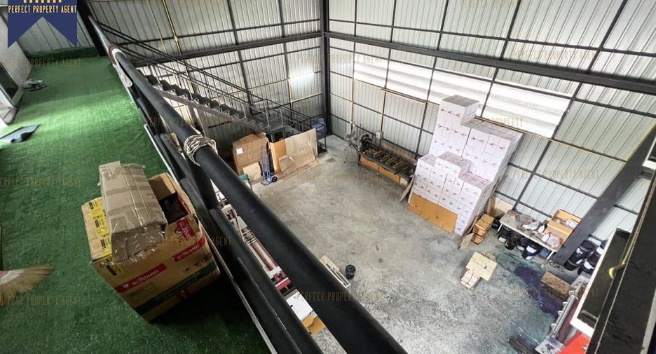 For sale 5 bed warehouse in Mueang Samut Prakan, Samut Prakan