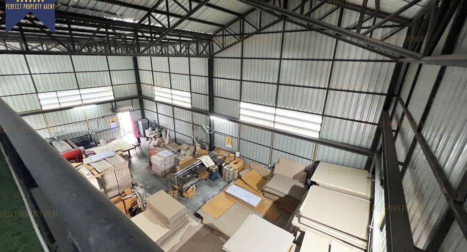 For sale 5 bed warehouse in Mueang Samut Prakan, Samut Prakan