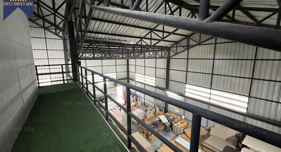 For sale 5 bed warehouse in Mueang Samut Prakan, Samut Prakan