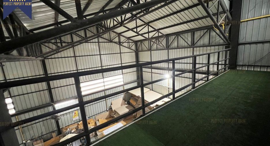 For sale 5 bed warehouse in Mueang Samut Prakan, Samut Prakan