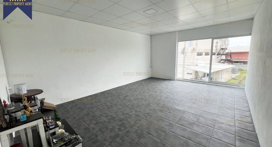 For sale 5 bed warehouse in Mueang Samut Prakan, Samut Prakan
