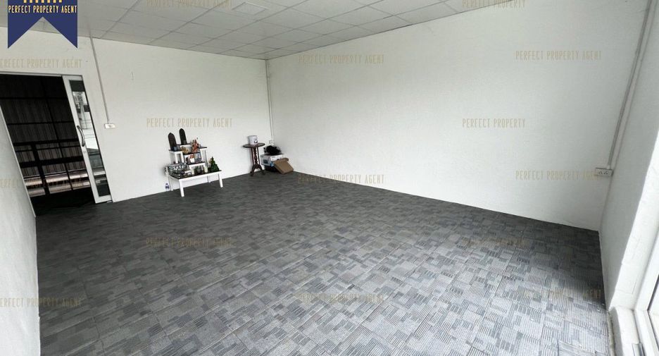 For sale 5 bed warehouse in Mueang Samut Prakan, Samut Prakan