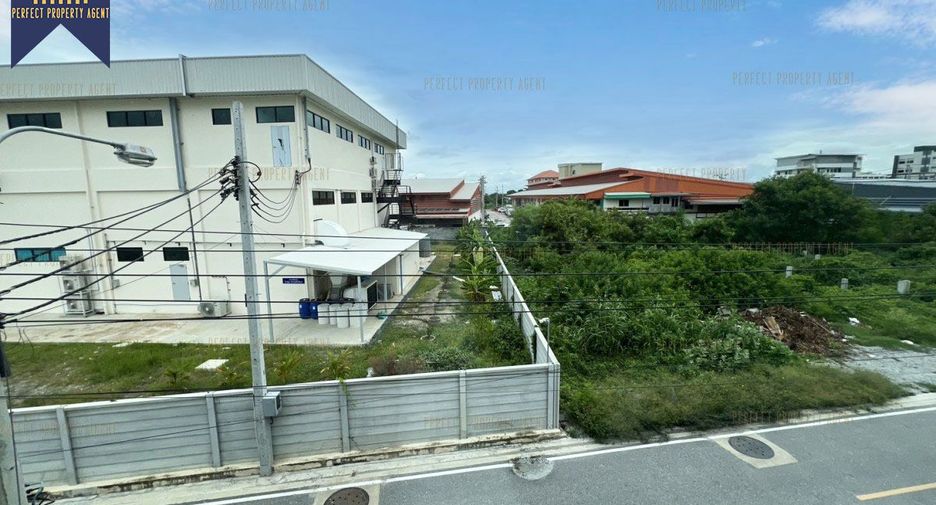 For sale 5 bed warehouse in Mueang Samut Prakan, Samut Prakan