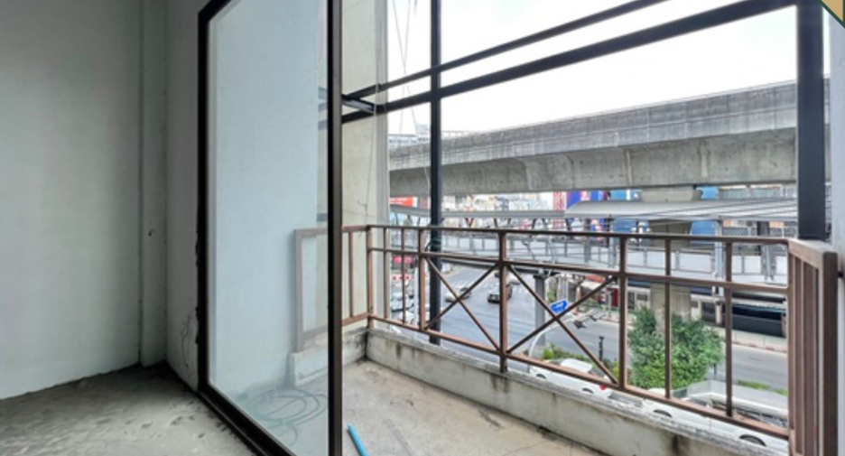 For sale 3 bedrooms retail Space in Bang Na, Bangkok