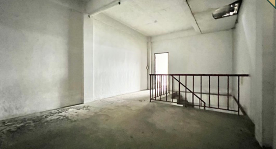 For sale 3 bedrooms retail Space in Bang Na, Bangkok