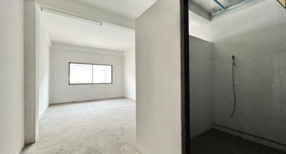 For sale 3 bedrooms retail Space in Bang Na, Bangkok