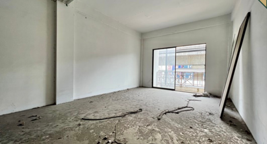 For sale 3 bedrooms retail Space in Bang Na, Bangkok