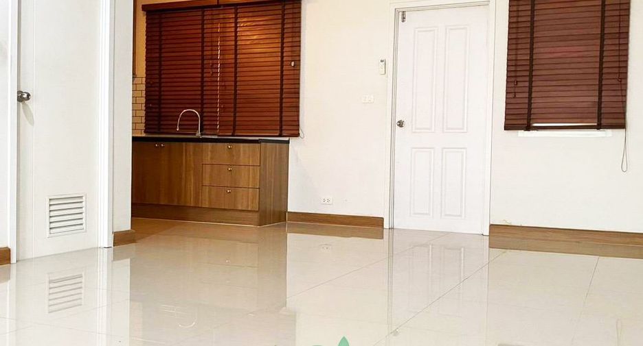 For sale 3 Beds townhouse in Lam Luk Ka, Pathum Thani