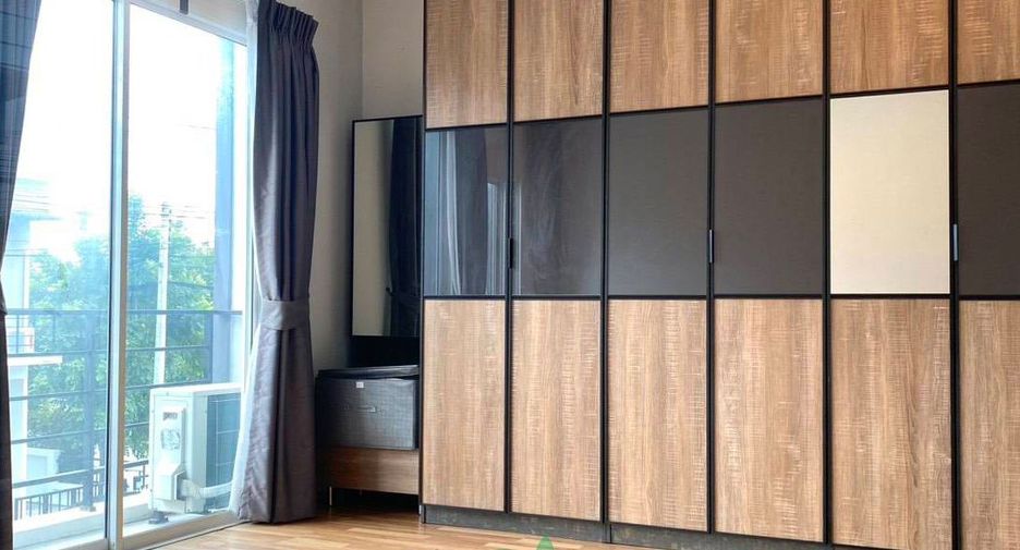 For sale 3 Beds townhouse in Lam Luk Ka, Pathum Thani