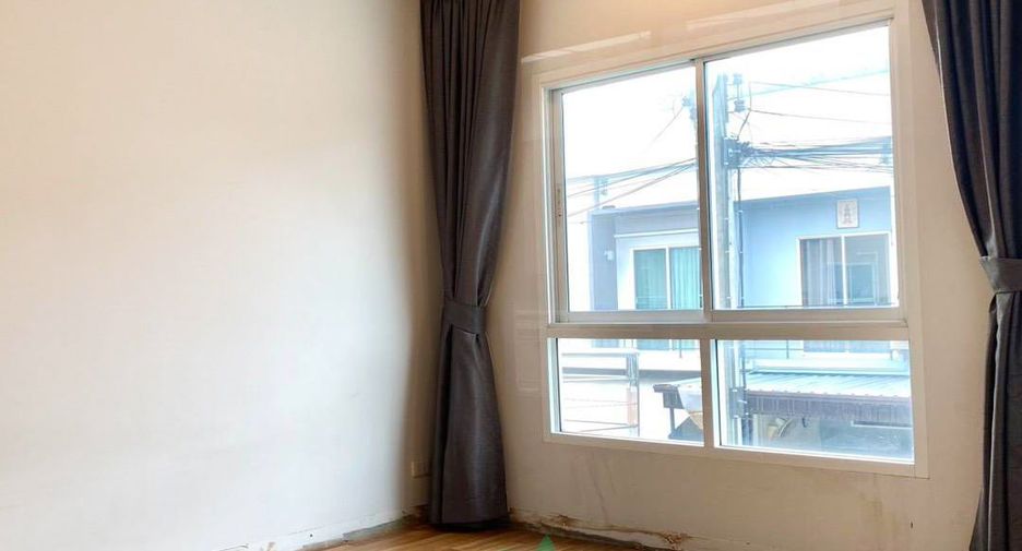 For sale 3 Beds townhouse in Lam Luk Ka, Pathum Thani