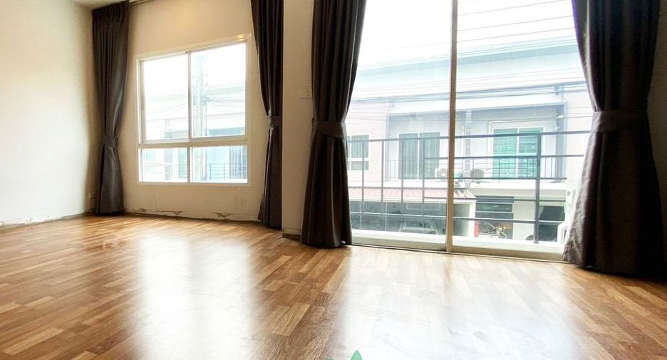 For sale 3 Beds townhouse in Lam Luk Ka, Pathum Thani