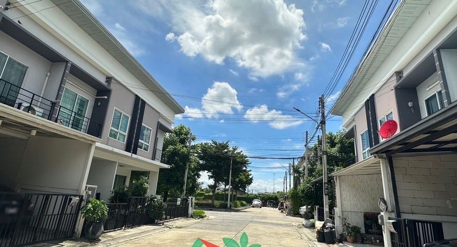 For sale 3 Beds townhouse in Lam Luk Ka, Pathum Thani