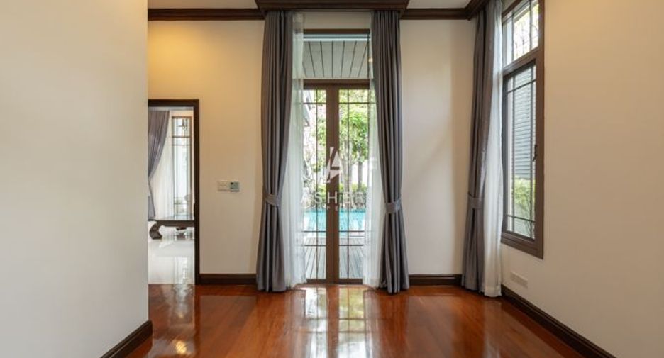 For rent 4 bedrooms house in Sathon, Bangkok
