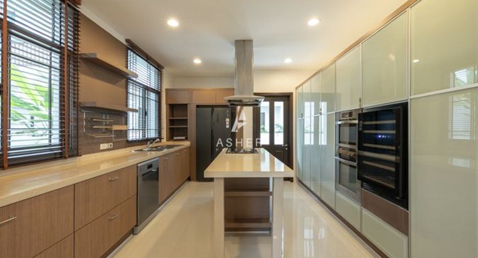 For rent 4 bedrooms house in Sathon, Bangkok