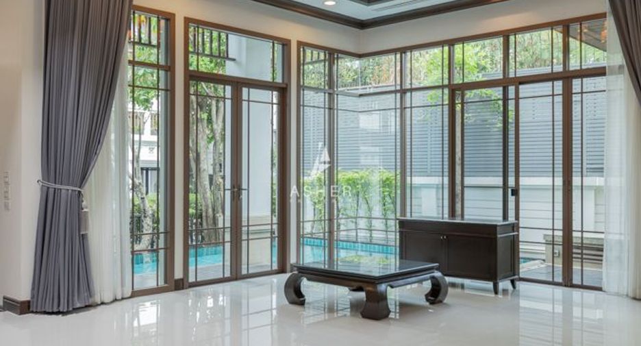 For rent 4 bedrooms house in Sathon, Bangkok