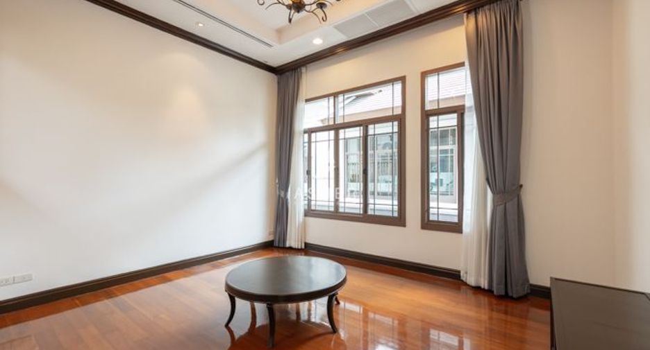For rent 4 bedrooms house in Sathon, Bangkok