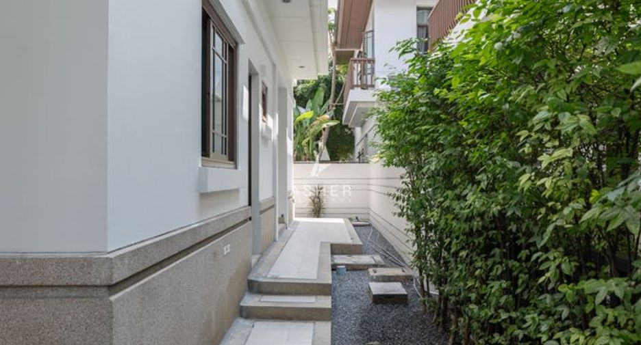 For rent 4 bedrooms house in Sathon, Bangkok