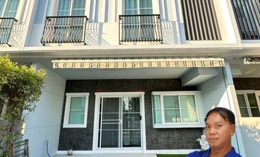 For rent 3 bed townhouse in Bang Phli, Samut Prakan