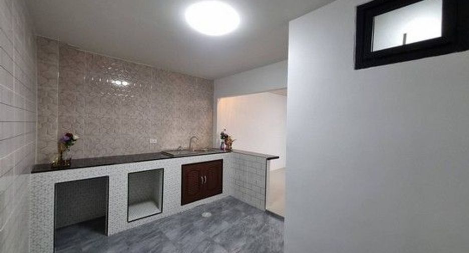 For sale 2 bedrooms townhouse in Saphan Sung, Bangkok