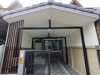 For sale 2 ベッドルーム townhouse in Saphan Sung, Bangkok