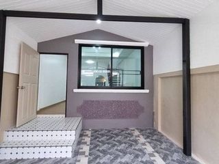 For sale 2 ベッドルーム townhouse in Saphan Sung, Bangkok