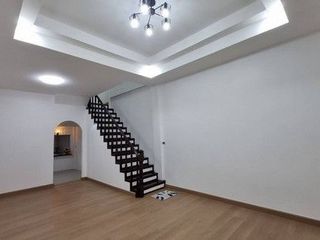 For sale 2 ベッドルーム townhouse in Saphan Sung, Bangkok