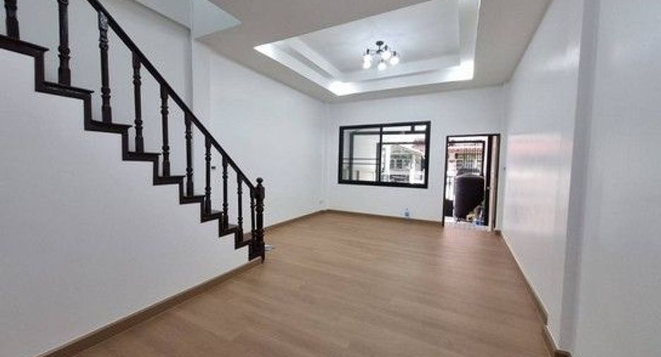 For sale 2 bedrooms townhouse in Saphan Sung, Bangkok