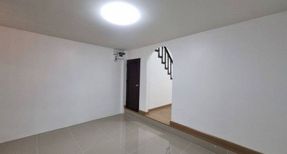 For sale 2 bedrooms townhouse in Saphan Sung, Bangkok
