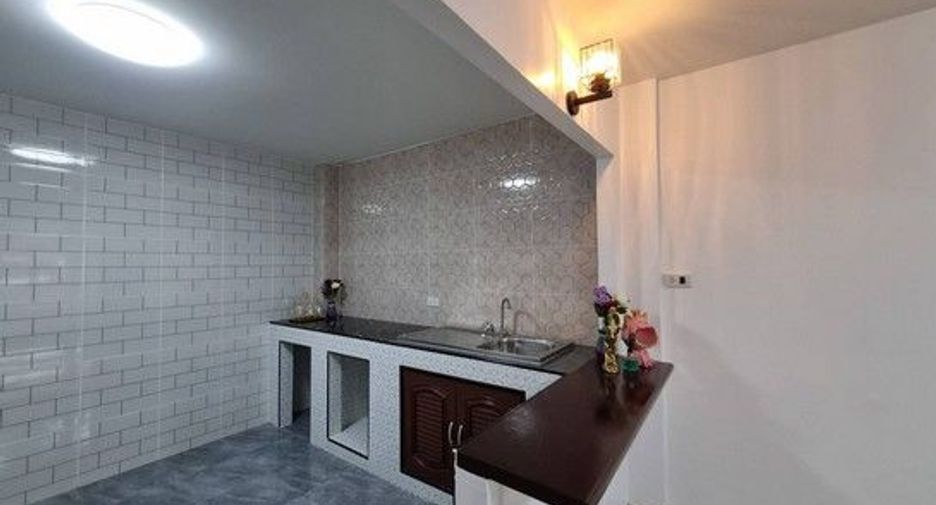 For sale 2 bedrooms townhouse in Saphan Sung, Bangkok