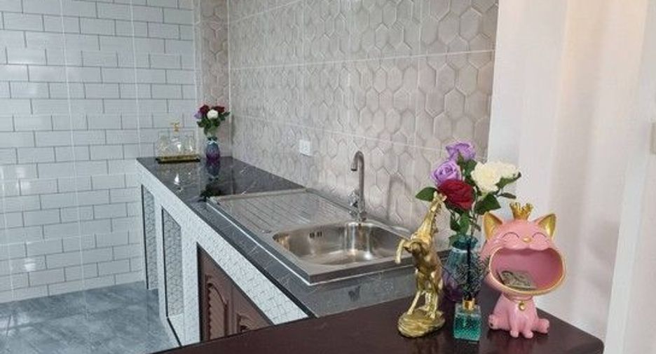 For sale 2 bedrooms townhouse in Saphan Sung, Bangkok