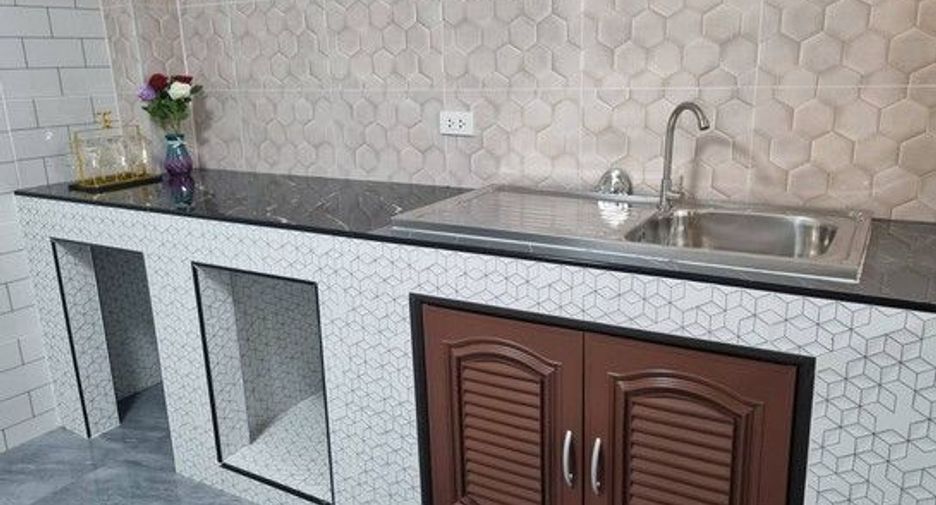 For sale 2 bedrooms townhouse in Saphan Sung, Bangkok